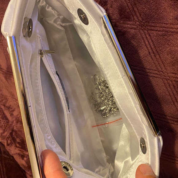 Clutch evening bag, white, pleated satin, with silver chain shoulder strap. - Picture 2 of 2